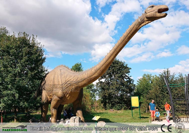 Enorme estatua de dinosaurio para dino park
